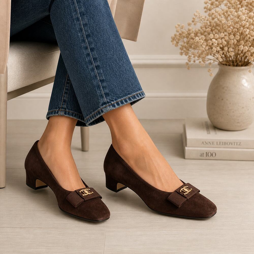 Etienne Aigner SZ 8.5 VTG "Fiesta" Brown Suede Pump Gold Hardware Flat Bow